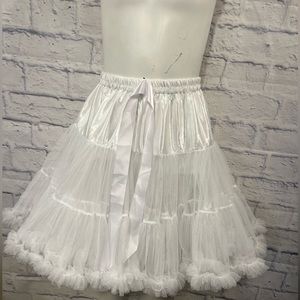White petticoat Adjustable waist Women's